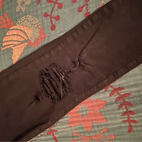 AE size 8 Long. Black knee hole jegging. - Picture 2 of 7